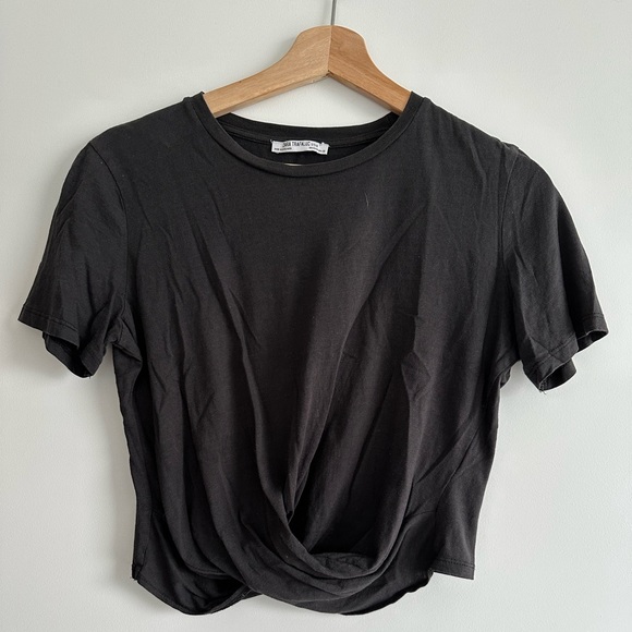 Zara black cropped tshirt with twist detail in front. - Picture 1 of 1